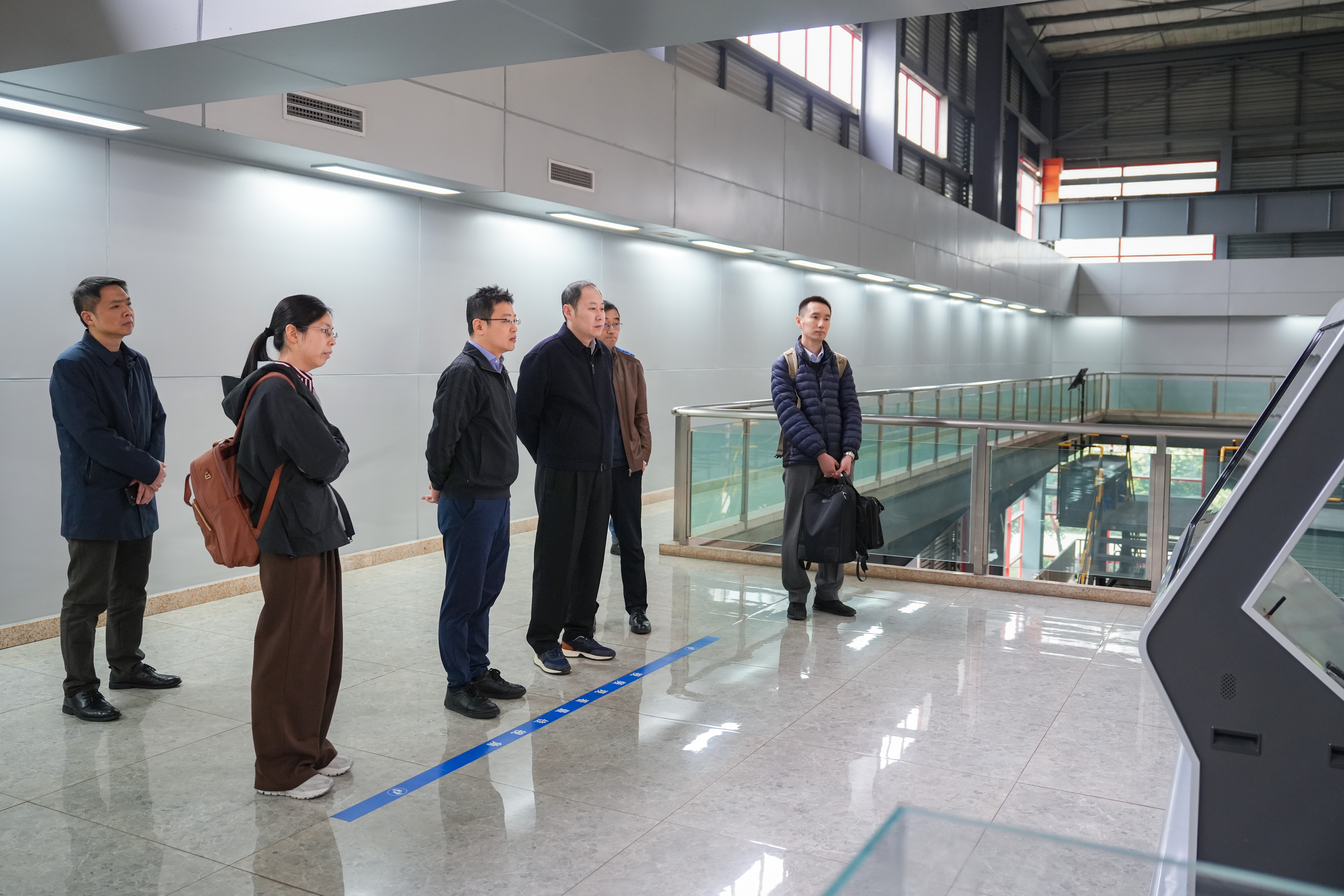 中信環境黨委委員、副總經理王松一行到三峰環境集團考察交流